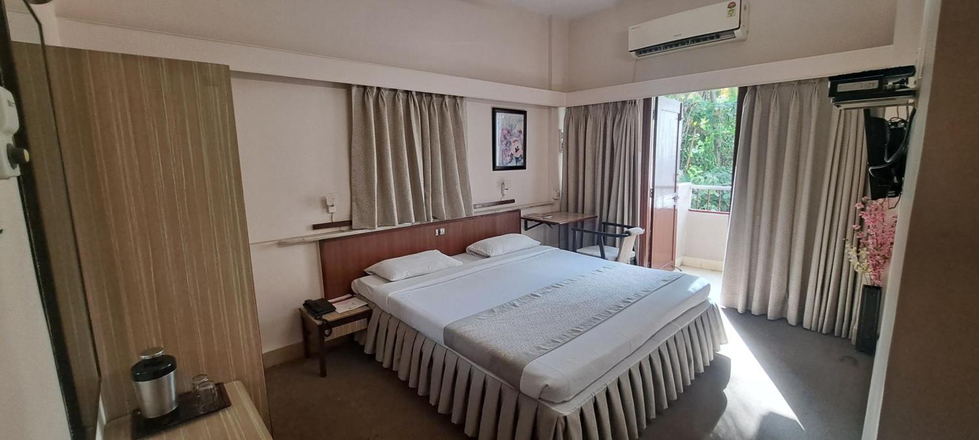 Hotel Swaroop Pune Extérieur photo