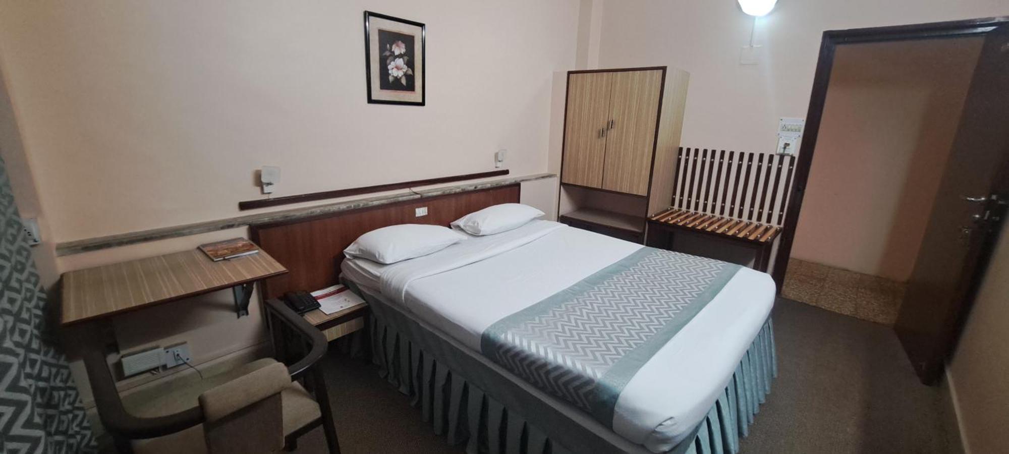 Hotel Swaroop Pune Extérieur photo