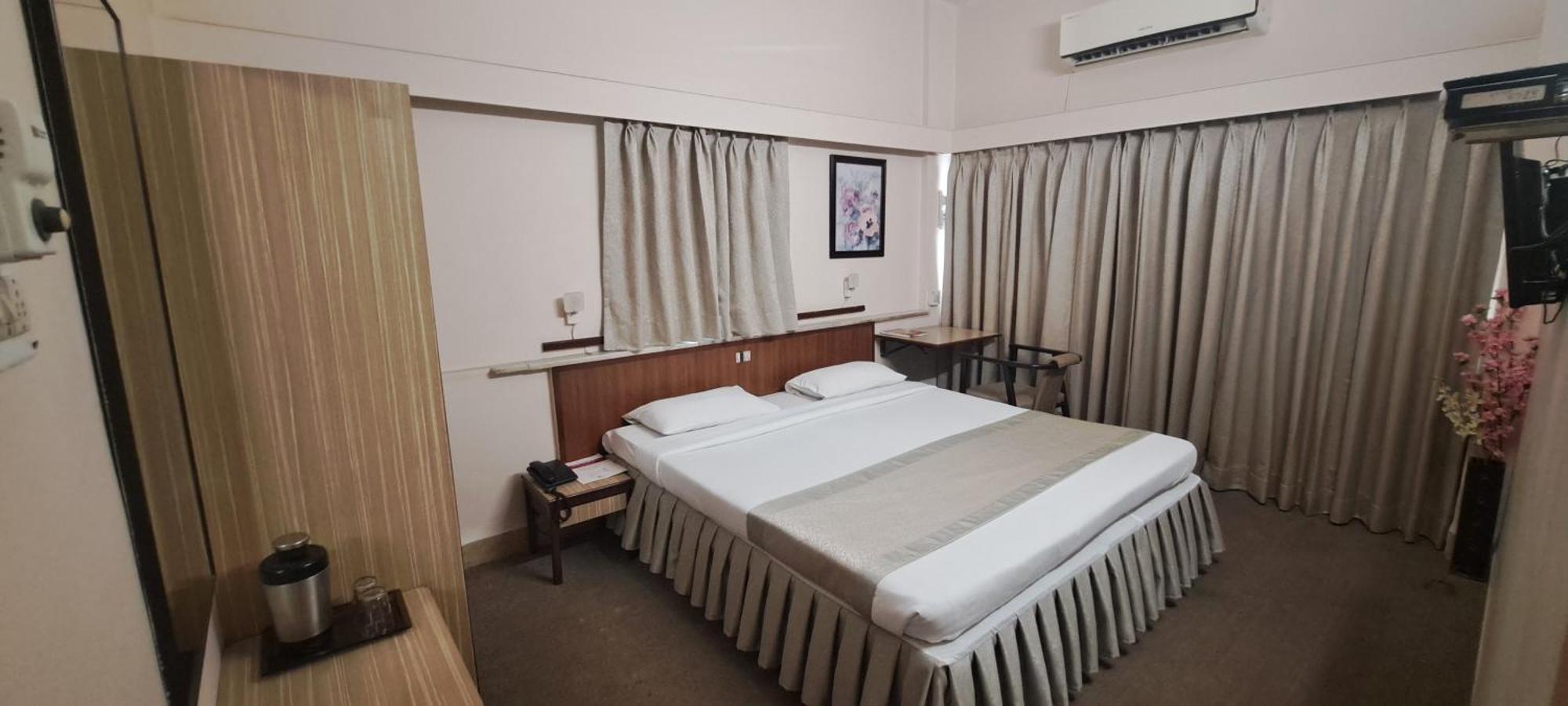Hotel Swaroop Pune Extérieur photo