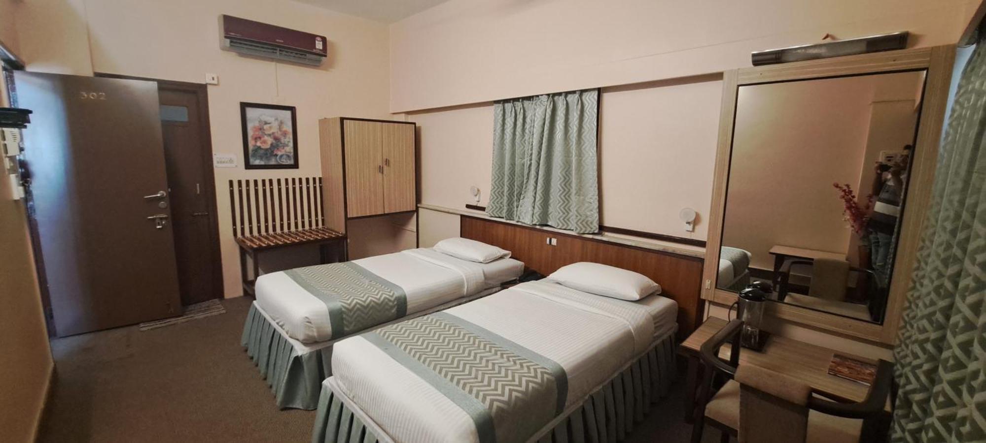 Hotel Swaroop Pune Extérieur photo