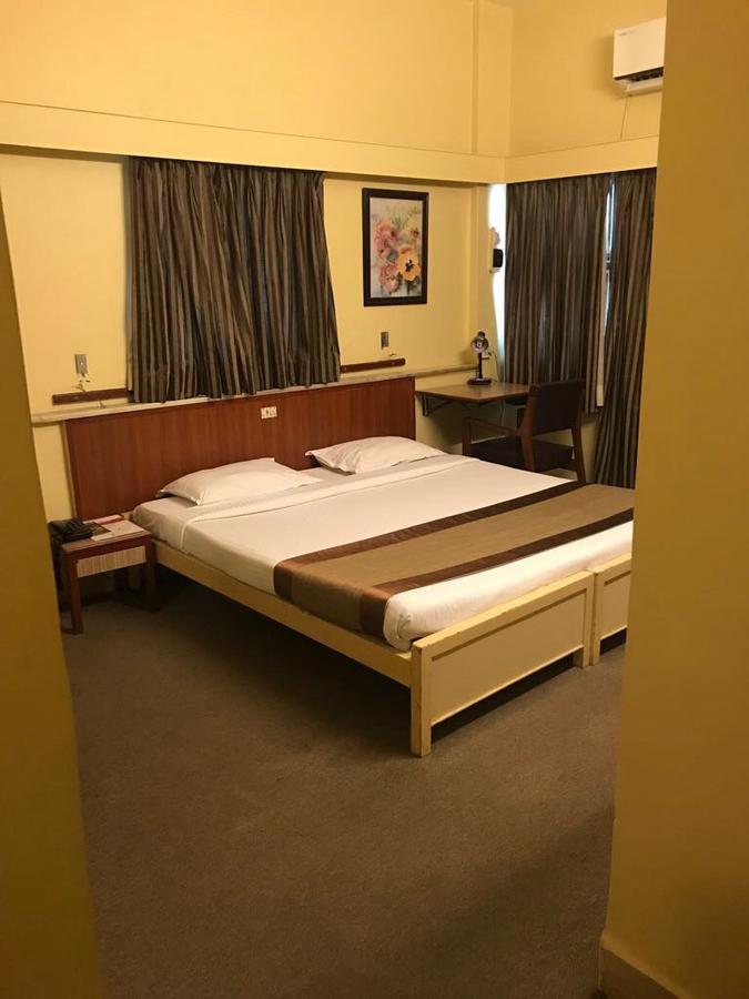 Hotel Swaroop Pune Extérieur photo
