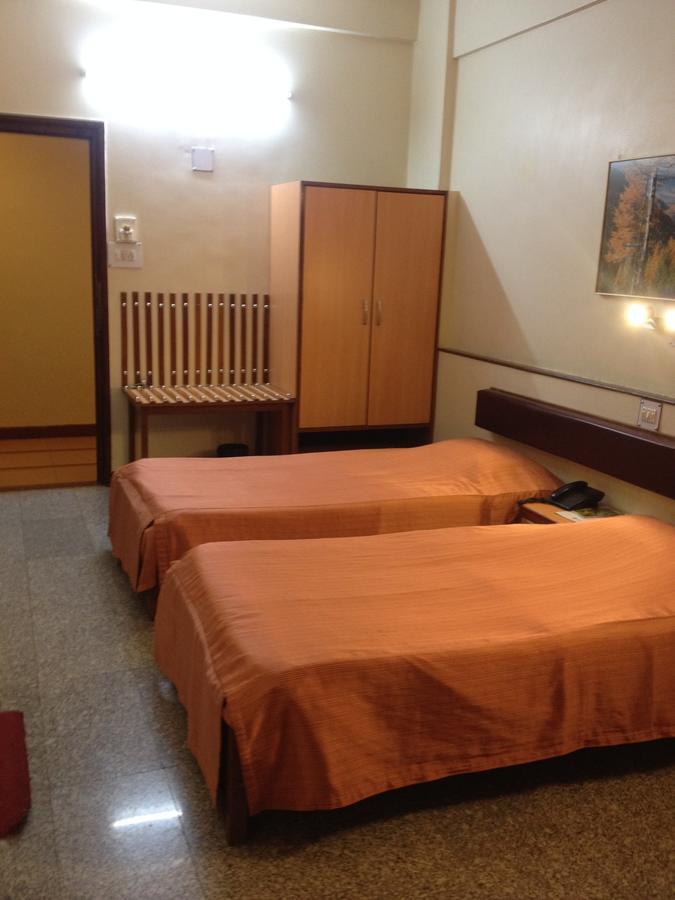 Hotel Swaroop Pune Extérieur photo