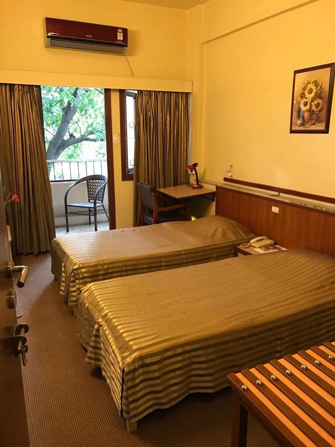 Hotel Swaroop Pune Extérieur photo